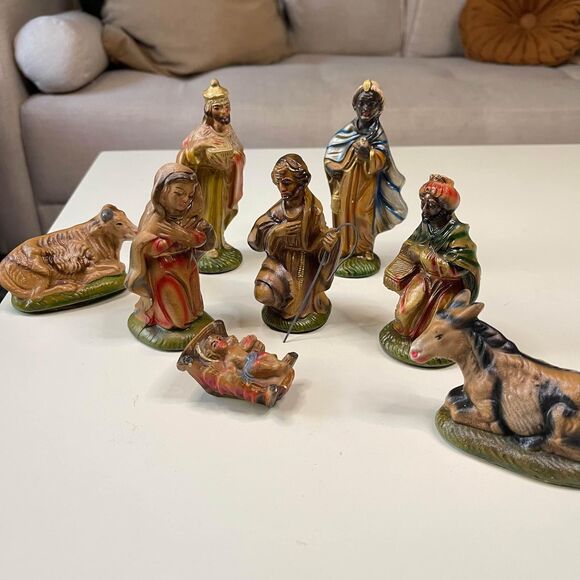 Vintage 8 Piece Hand painted ceramic naivety set figures made in Taiwan - Picture 1 of 8